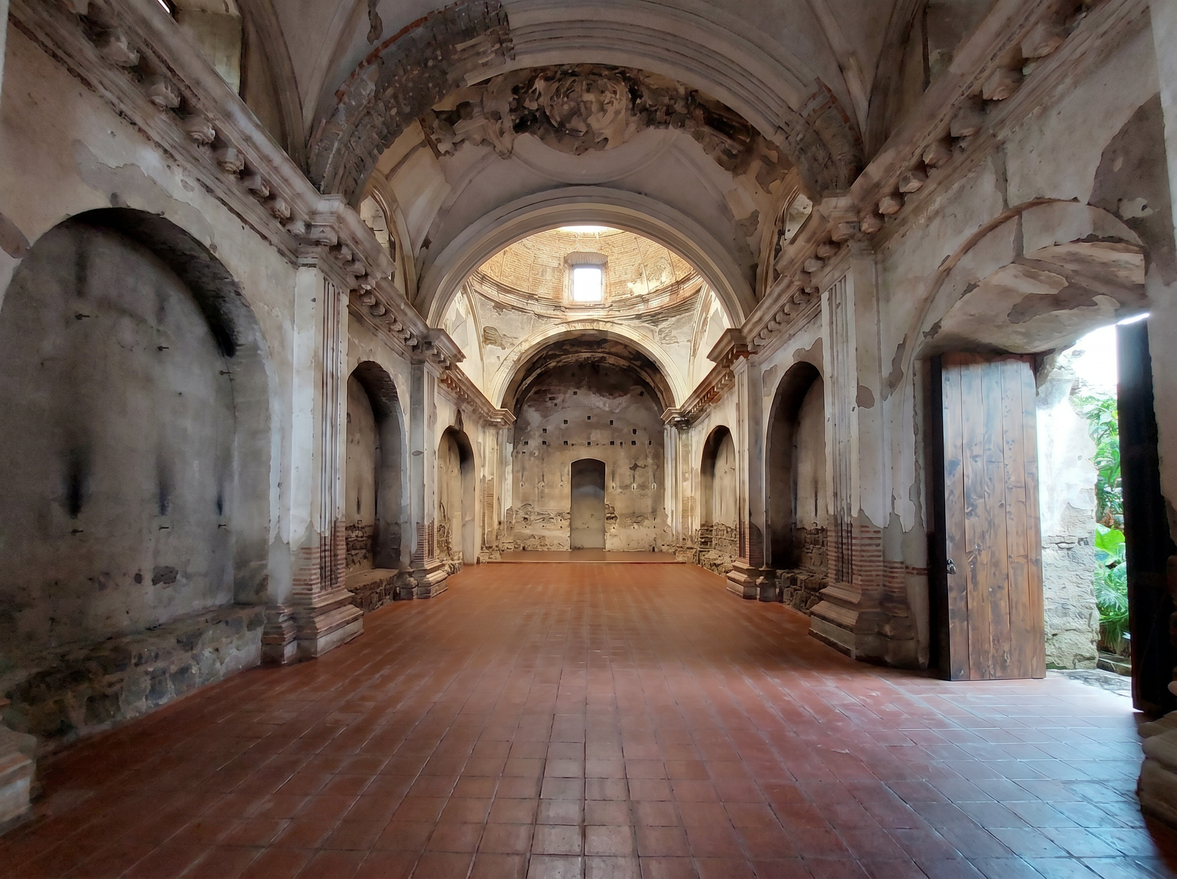 San José El Viejo interior — the empty baroque ruin as visitors see it